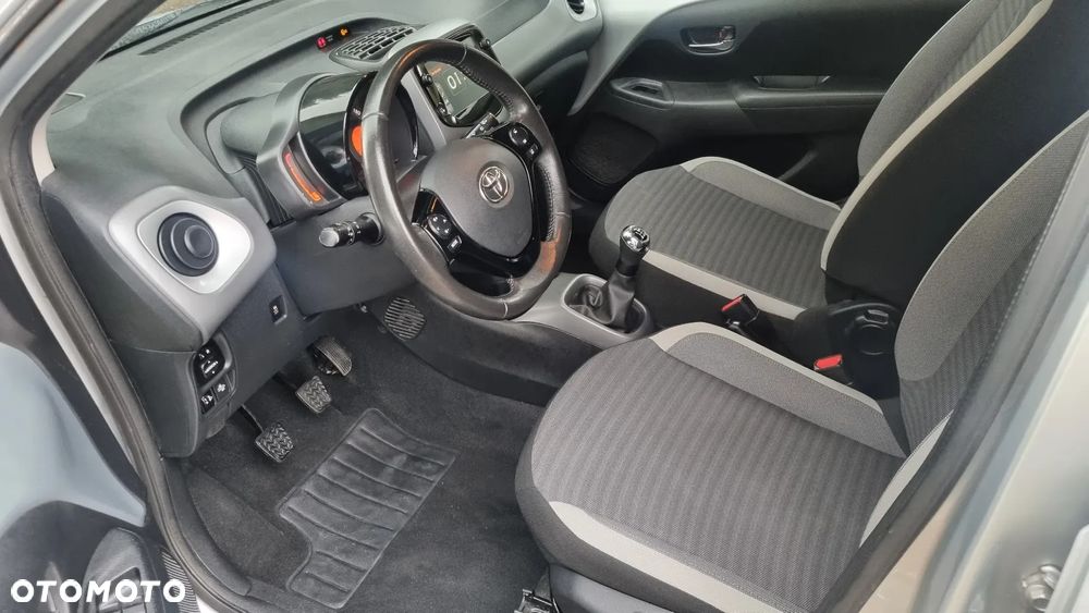 Toyota Aygo x-JBL - 16
