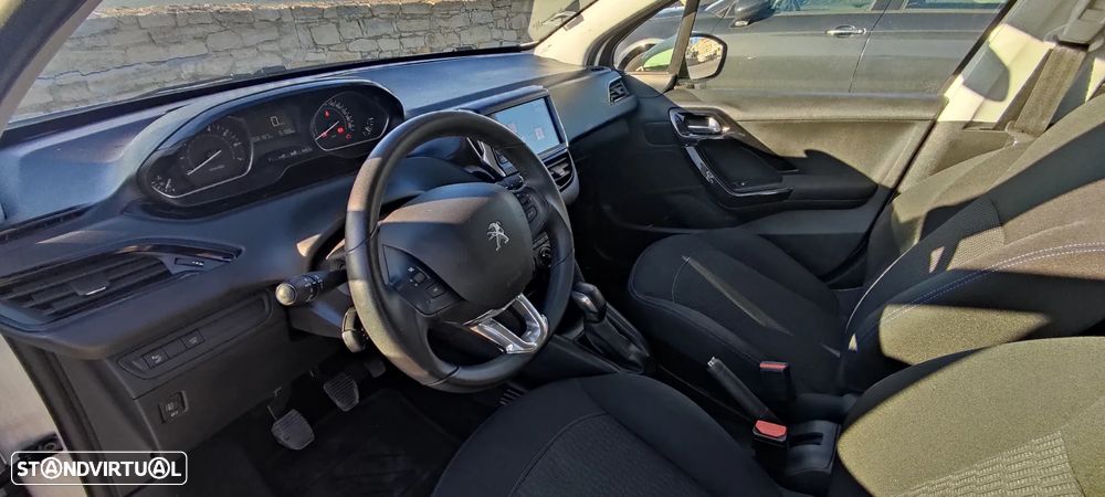 Peugeot 208 1.2 PureTech Signature - 4