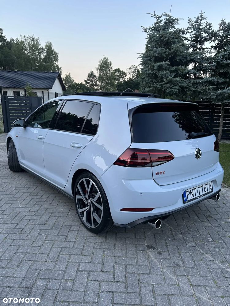 Volkswagen Golf - 25