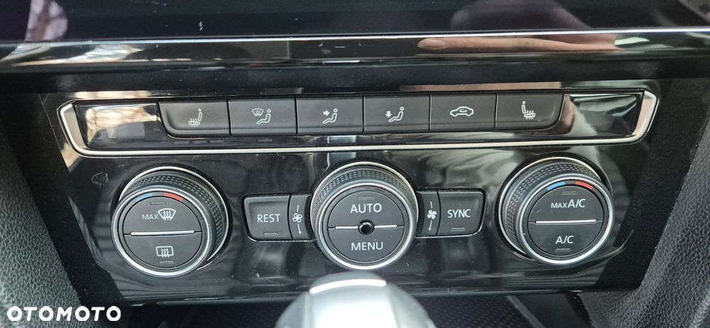 Volkswagen Passat Variant 2.0 TDI 4Mot Elegance DSG - 23