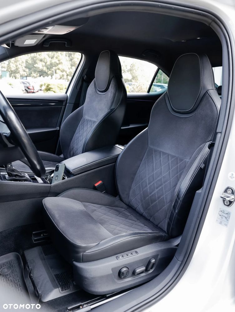 Skoda Superb 2.0 TDI Sportline DSG - 11