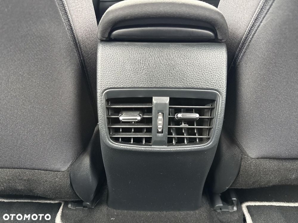 Toyota Corolla 1.8 Hybrid Comfort - 27