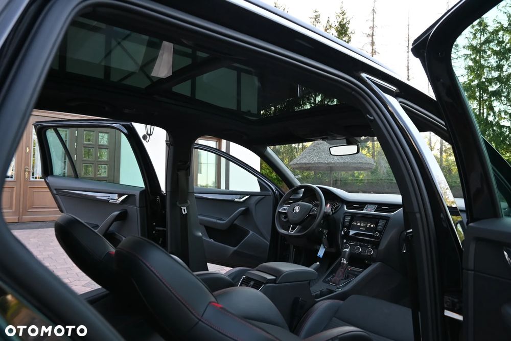 Skoda Octavia 2.0 TDI DSG RS - 25