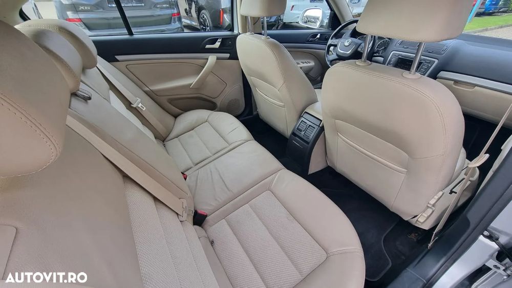 Skoda Octavia 1.8 TSI Business DSG - 11