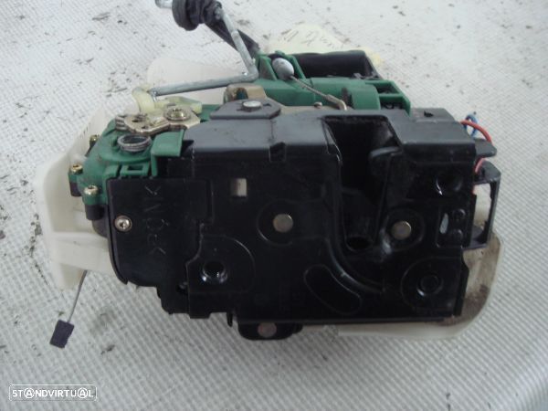 Fecho Da Porta Frente Esq Volkswagen Passat (3B3) - 3