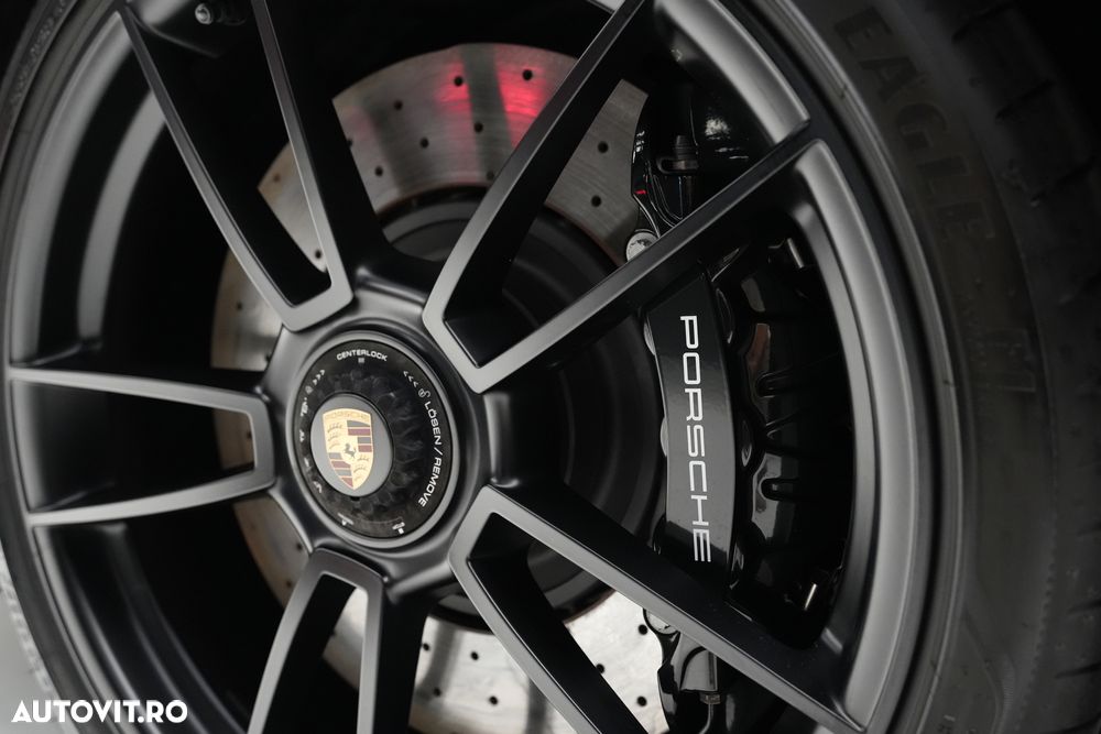 Porsche 911 Carrera 4 GTS PDK - 6