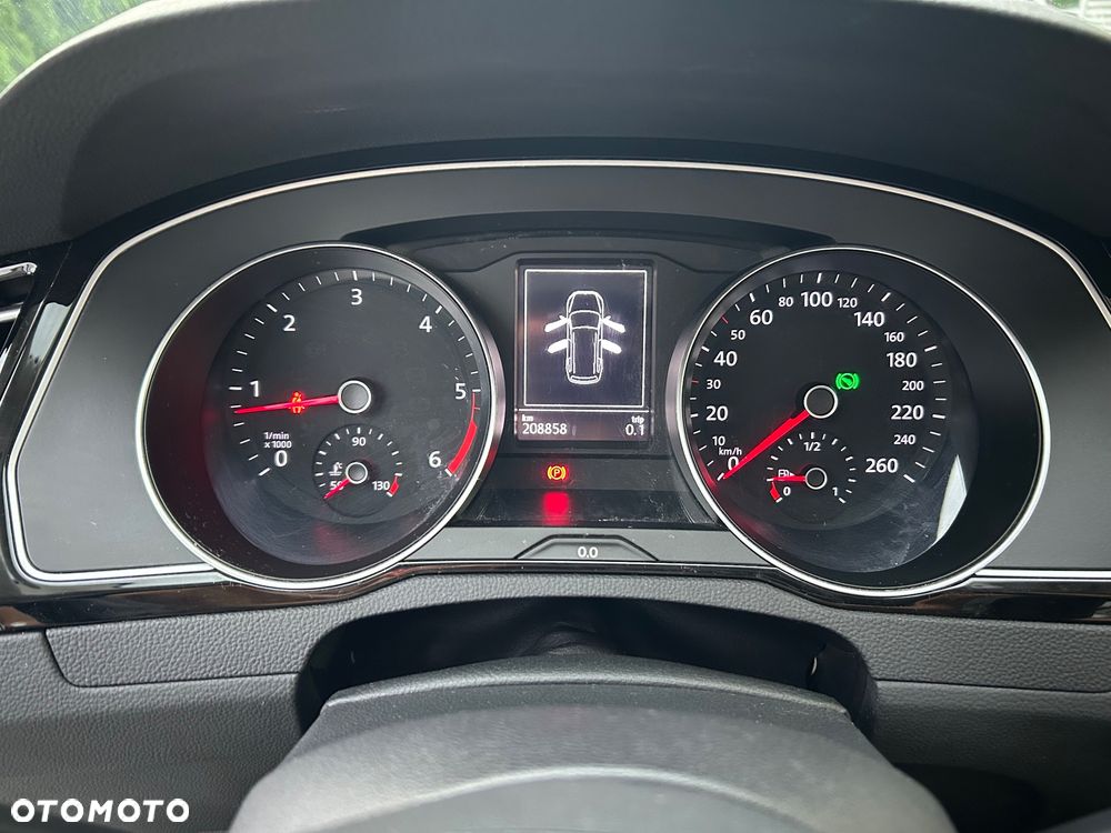 Volkswagen Passat 2.0 TDI (BlueMotion Technology) DSG Highline - 26