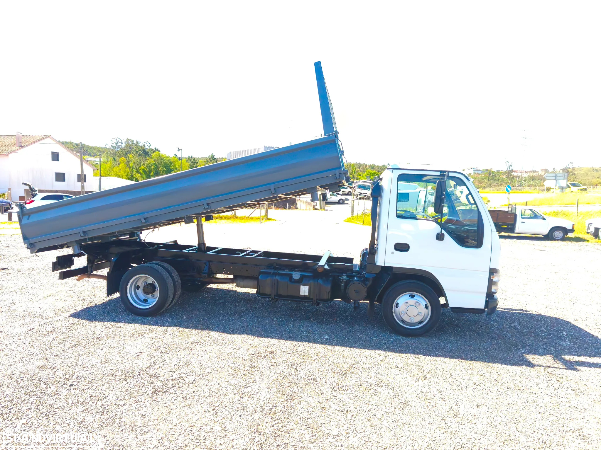 Isuzu NKR - 4