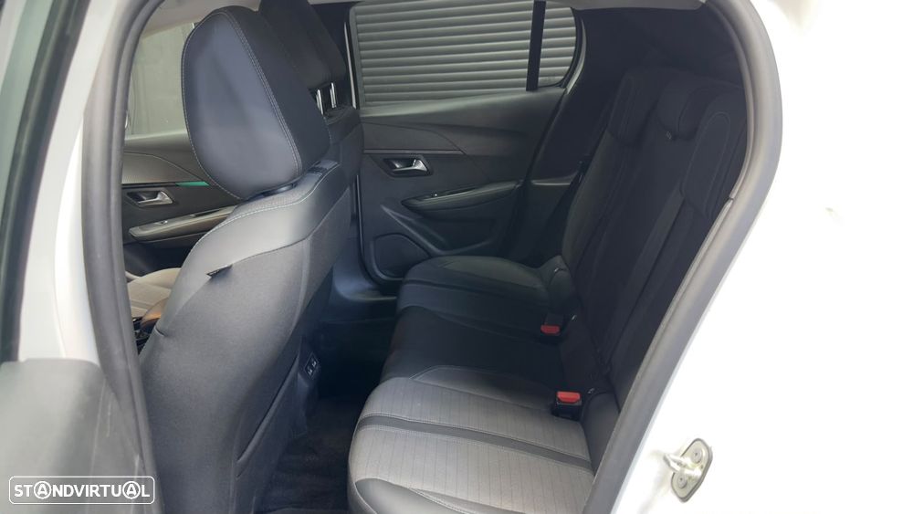 Peugeot e-208 Allure Pack - 38