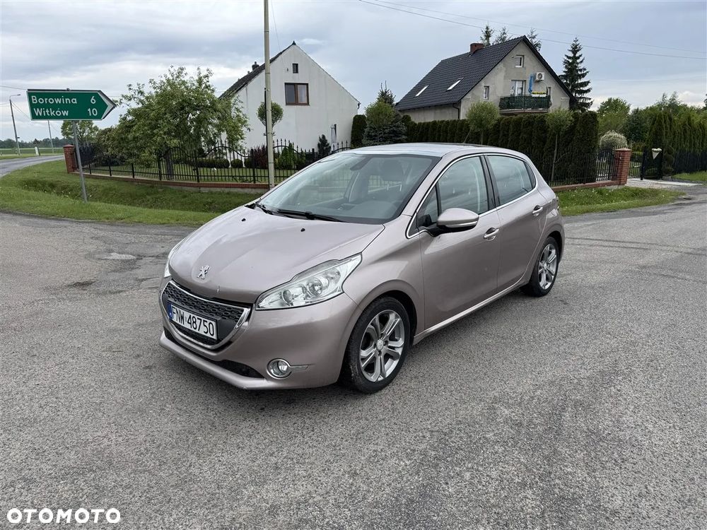 Peugeot 208 - 1