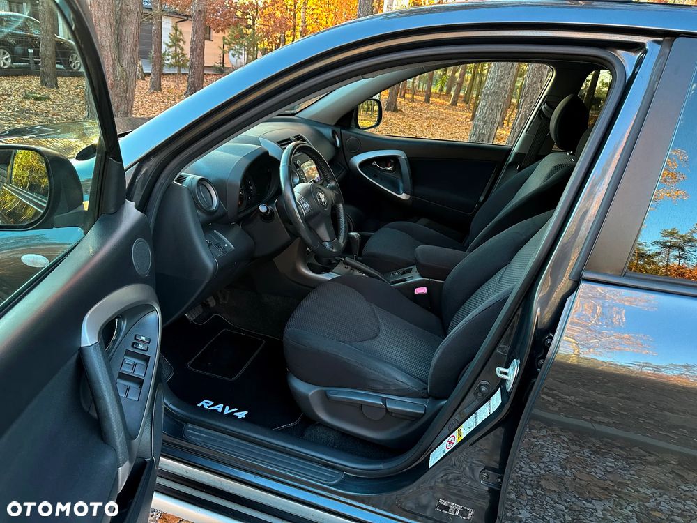 Toyota RAV4 2.0 VVT-i Sol - 9