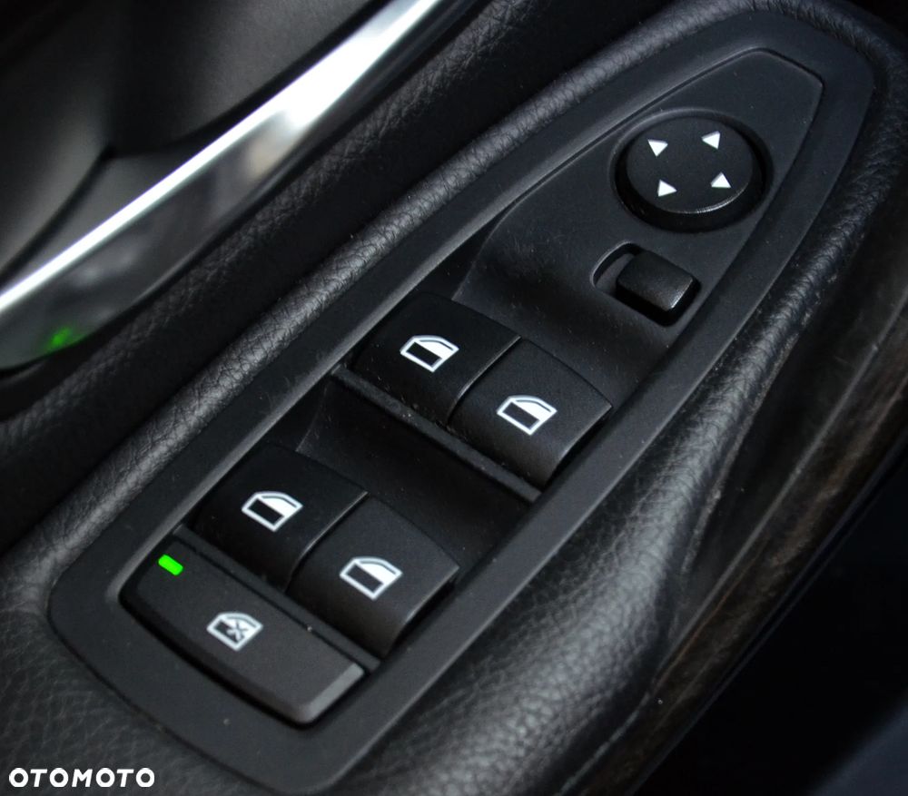 BMW Seria 3 318d Luxury Line - 17