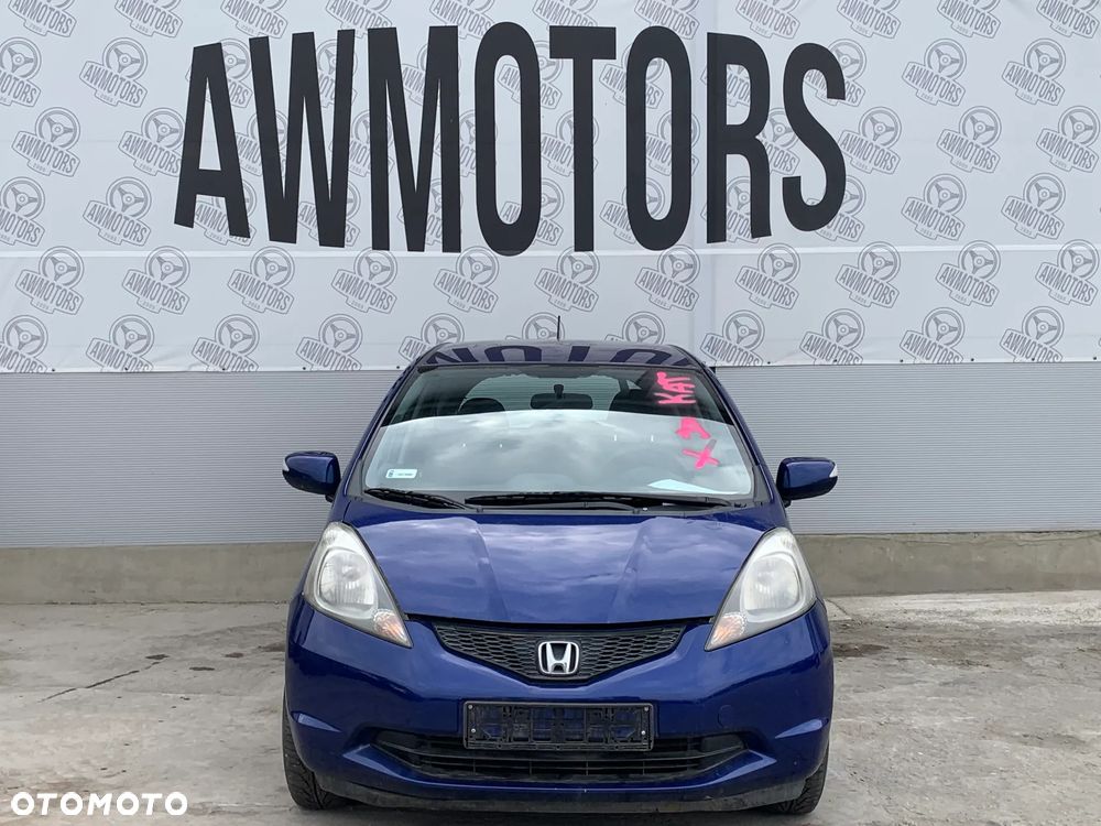 HONDA JAZZ 2009 *SAMOCHÓD NA CZĘŚCI* 4604  MASKA, LAMPA, DRZWI, LUSTERKO, ZDERZAK, GRILL, BŁOTNIK, KLAPA, BELKA, DESKA, FOTELE, KANAPA, ĆWIARTKA KIEROWNICA, TARCZE, ZACISKI, ZAWIESZENIE, KOMPLETNY PRZÓD, KOMPLETNY TYŁ, LICZNIK, ZEGARY, PRAWE LEWE PRZÓD TYŁ - 2