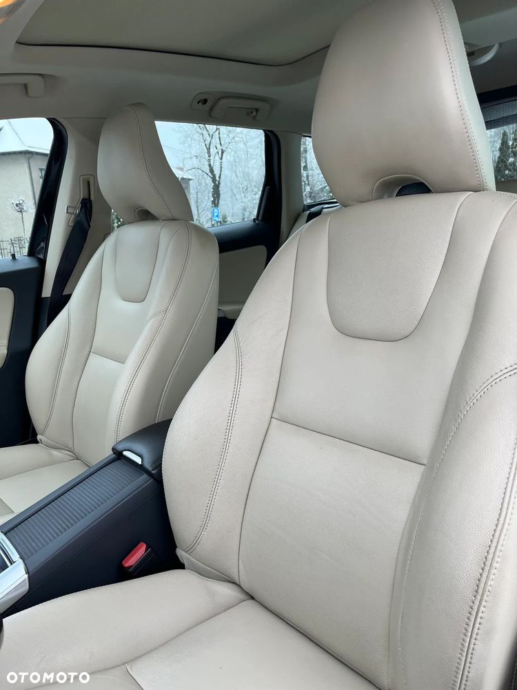Volvo XC 60 D4 AWD Summum - 11