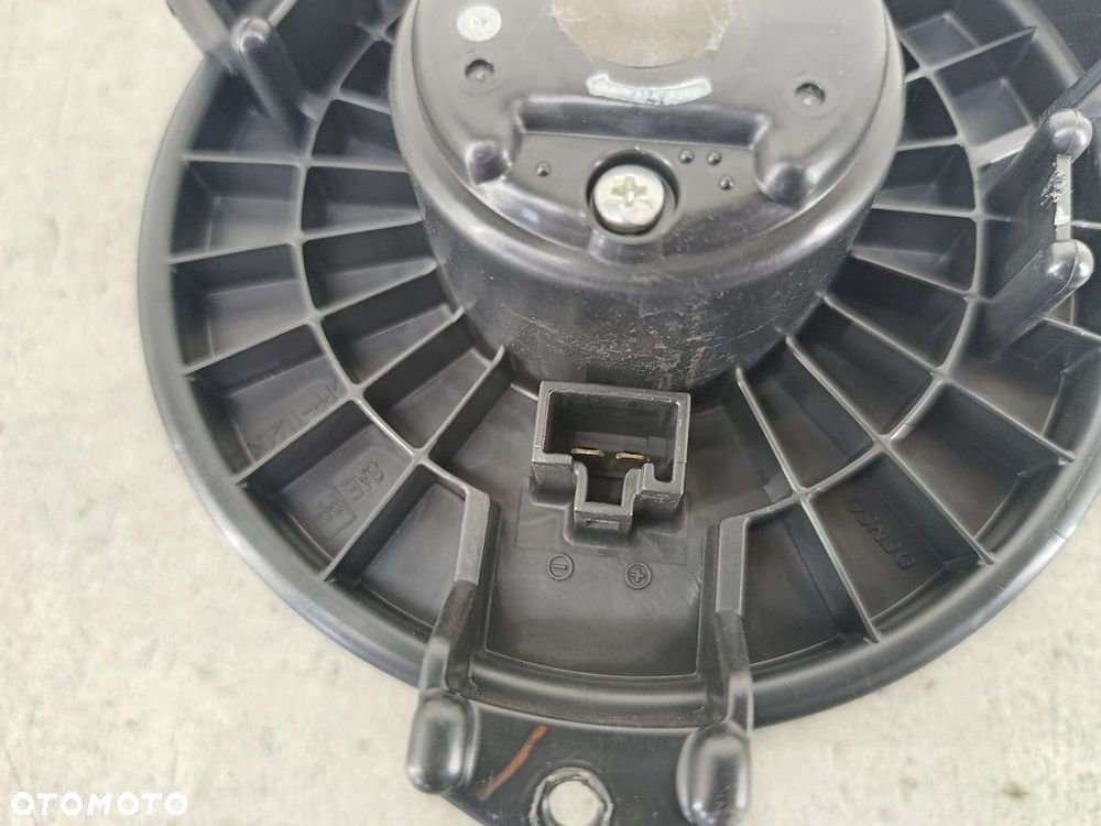 WENTYLATOR NAWIEWU, DMUCHAWA TOYOTA YARIS II AV272700-0311 1.4 D-4D - 3