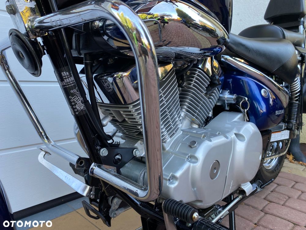 Suzuki Intruder - 32