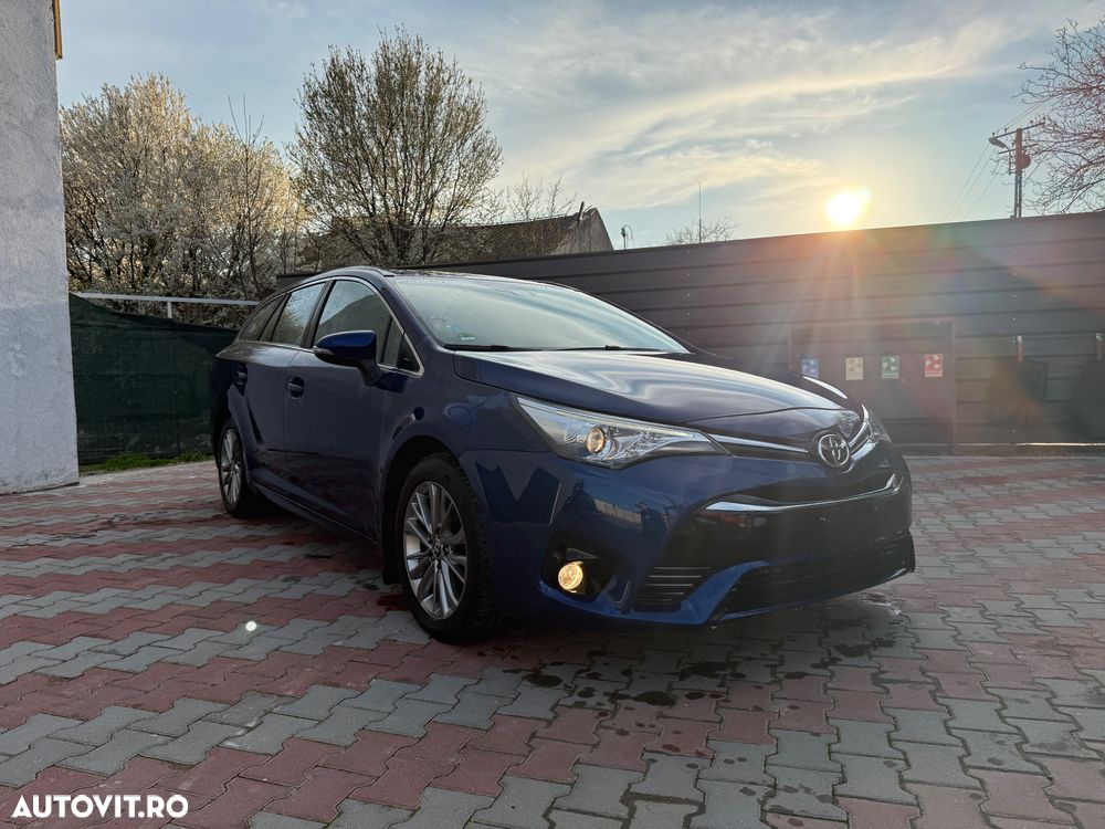 Toyota Avensis 1.6 Comfort - 1