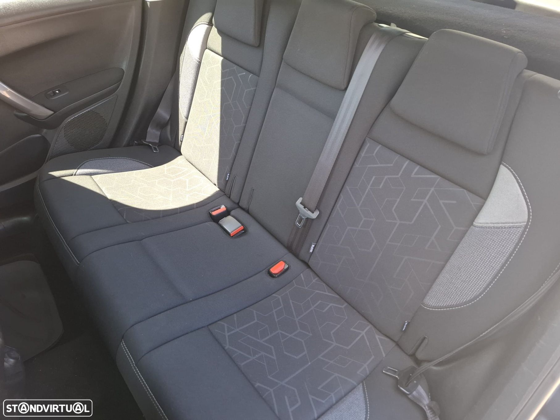 Peugeot 2008 1.2 PureTech Active - 18