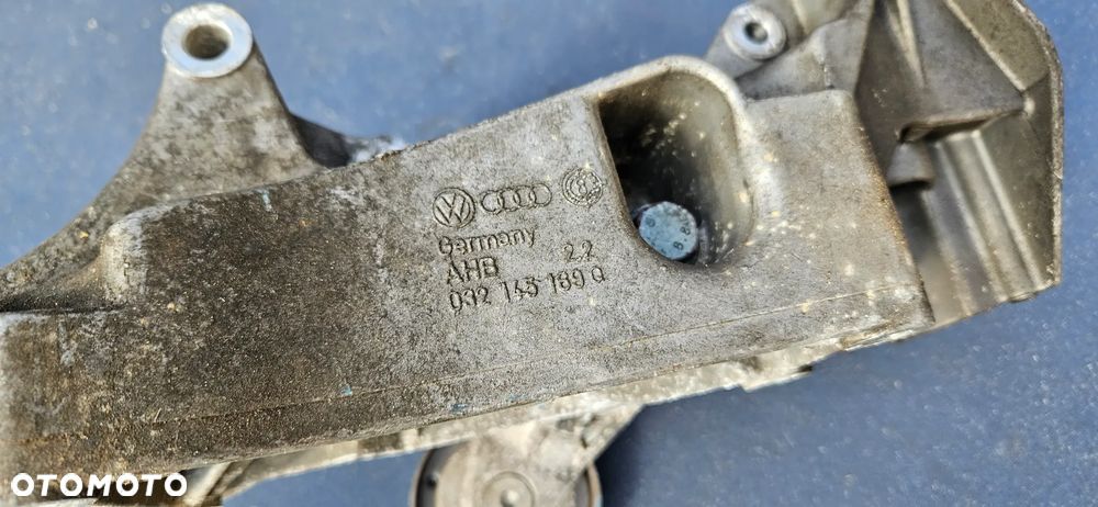 Łapa wspornik alternatora VW Golf 4 IV Bora 1,4 1,6 032145169Q - 4