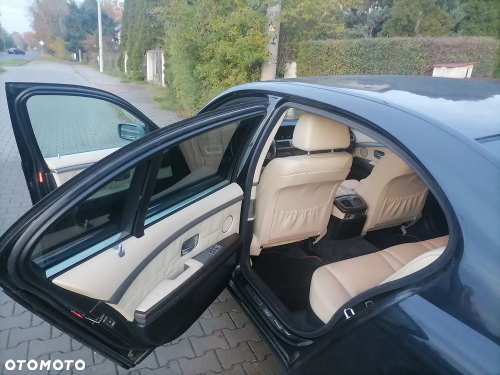 BMW Seria 7 745i L - 10
