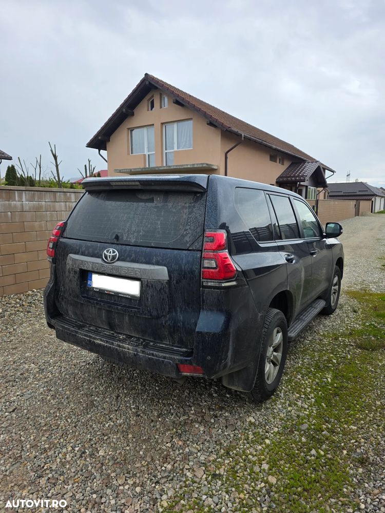 Toyota Land Cruiser - 7