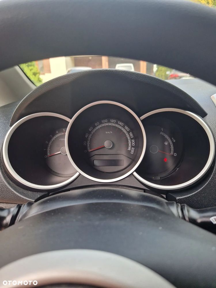 Kia Venga 1.4 CRDi L - 19