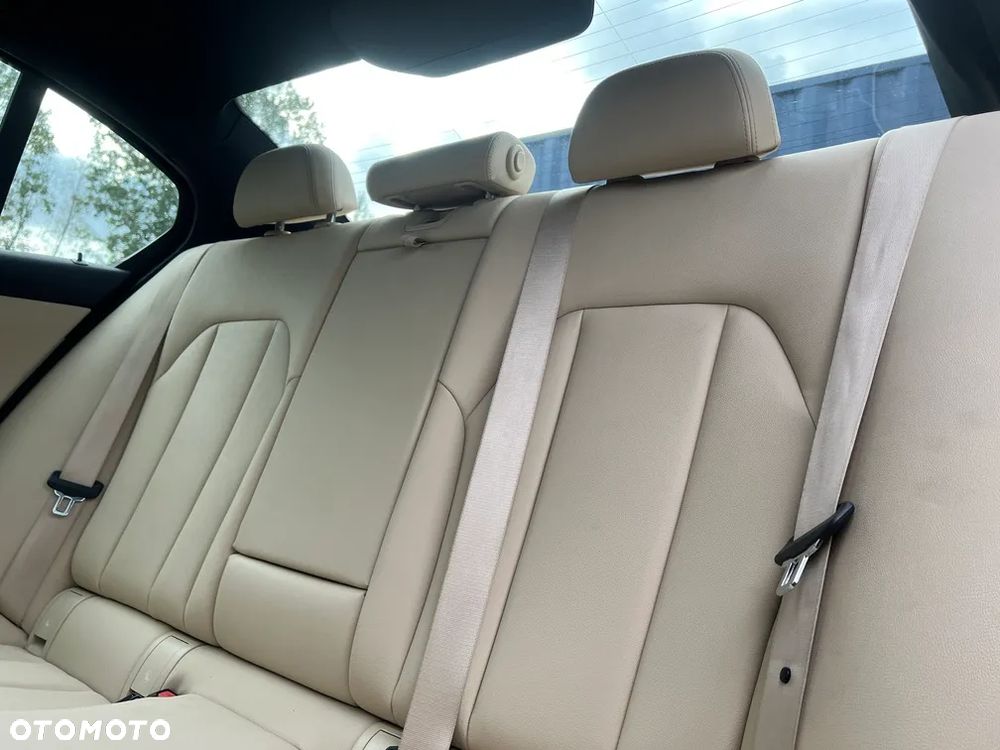 BMW Seria 3 330i Luxury Line - 27