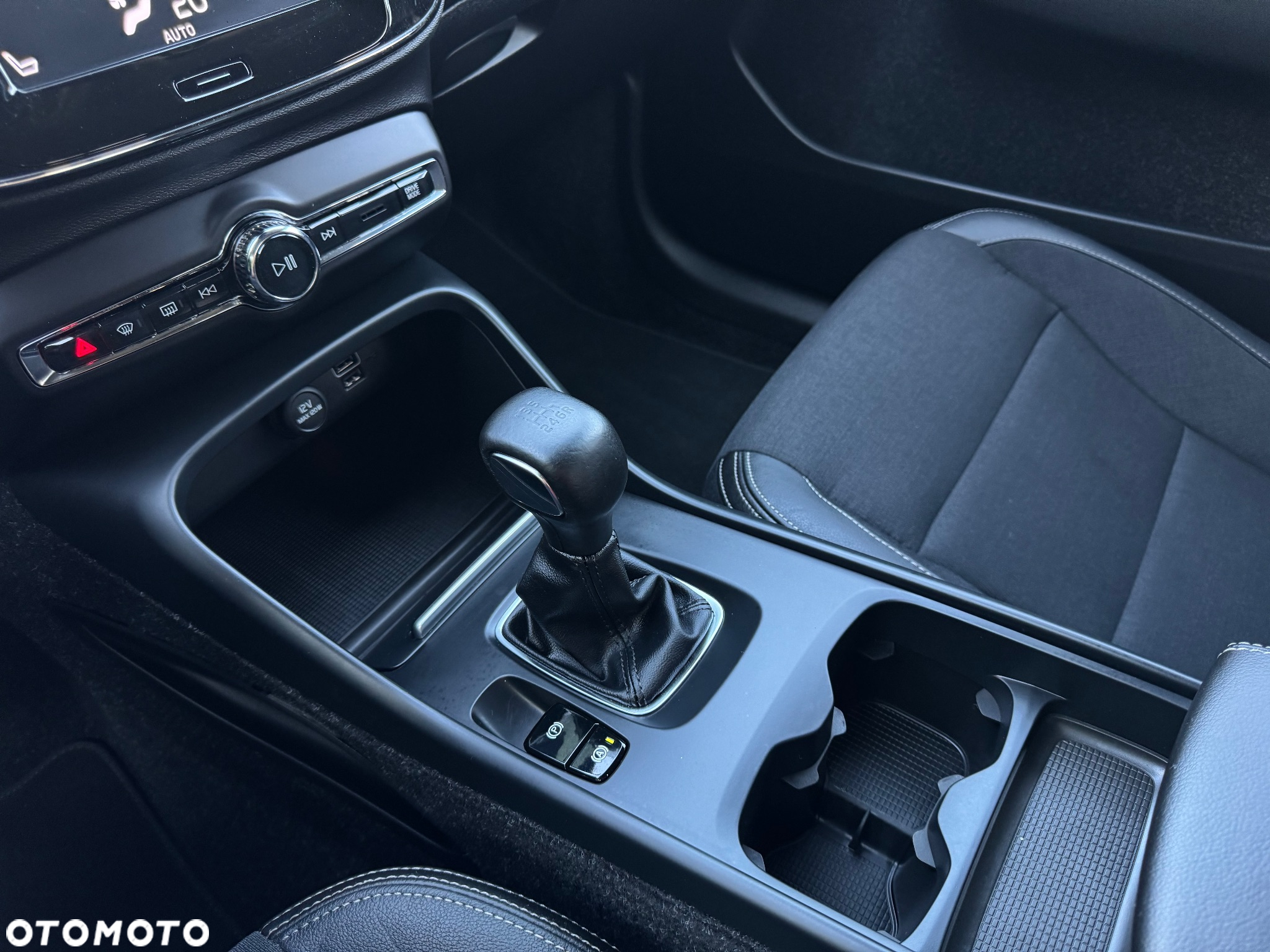 Volvo XC 40 T3 Momentum - 14