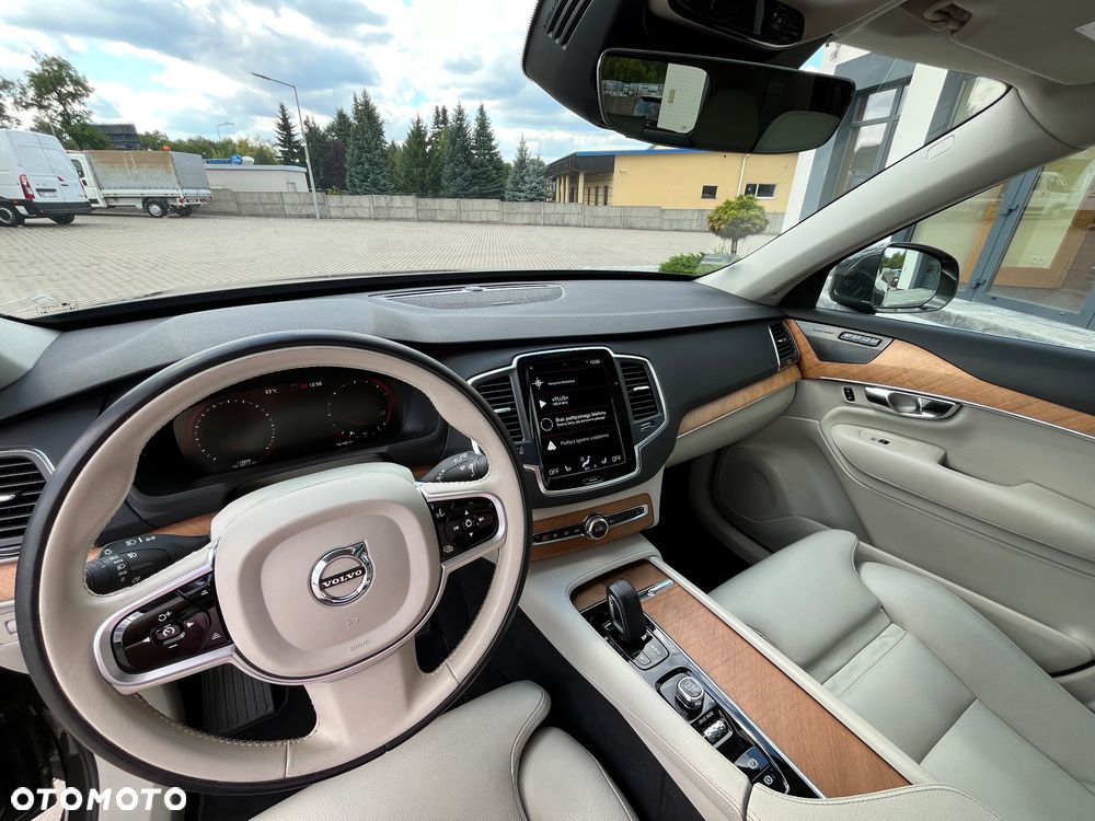 Volvo XC 90 B5 D AWD Momentum Pro - 17
