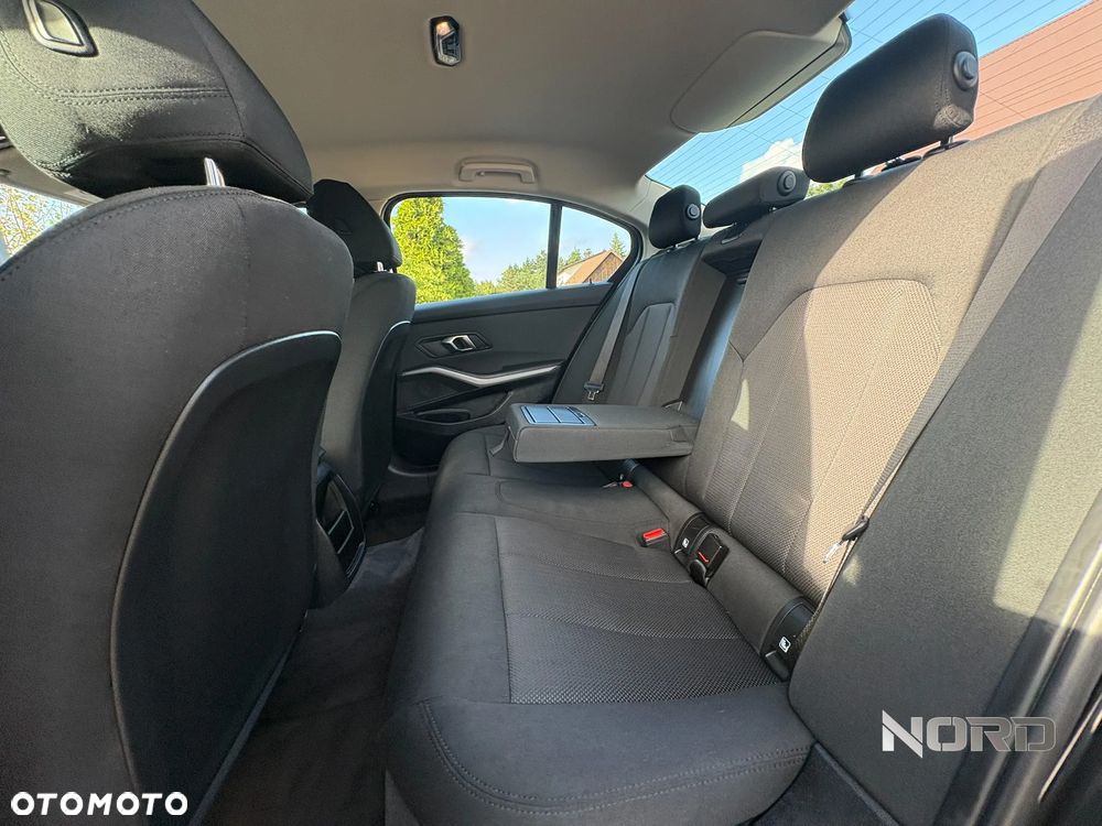 BMW Seria 3 320d mHEV - 22