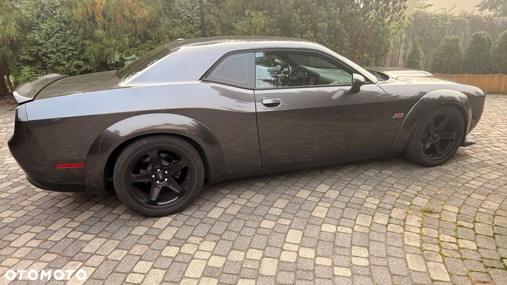 Dodge Challenger - 1