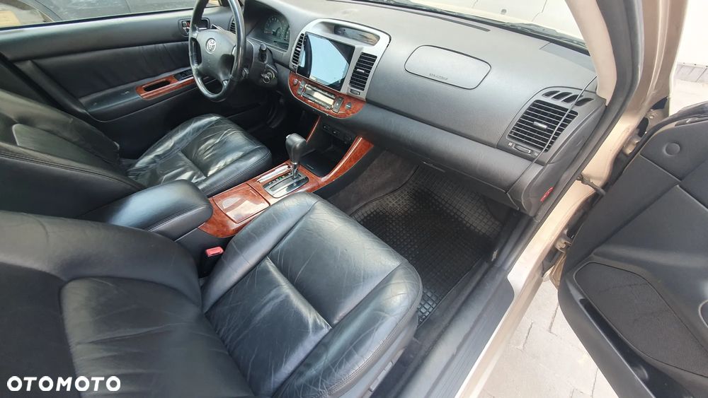 Toyota Camry 3.0 V6 - 8