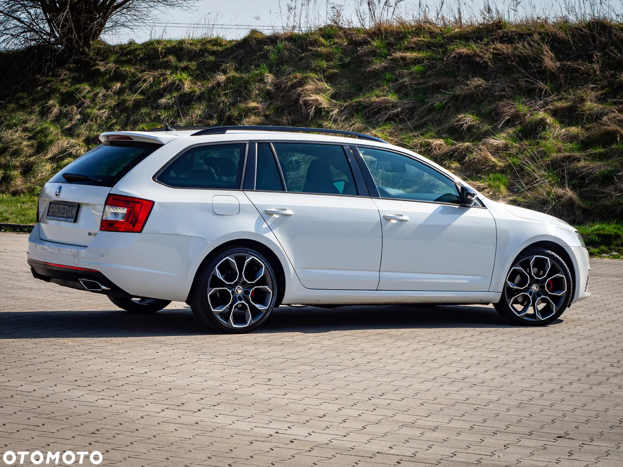 Skoda Octavia Combi 2.0 TDI DSG RS - 18