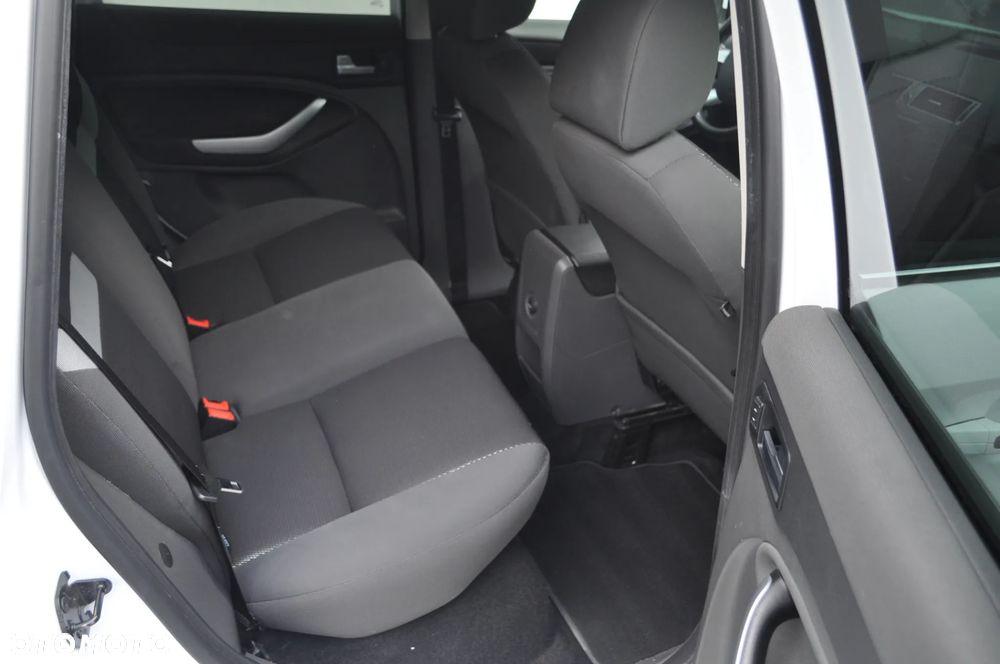 Ford Kuga 2.0 TDCi 2x4 Titanium - 21