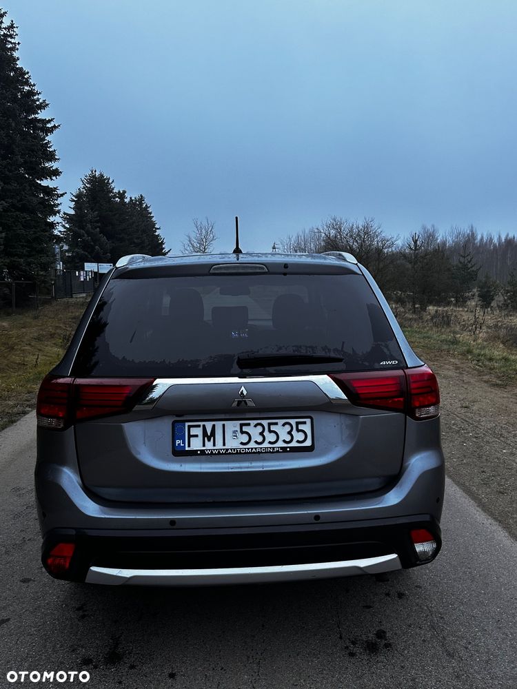 Mitsubishi Outlander 2.2 DID Instyle Navi 4WD - 5