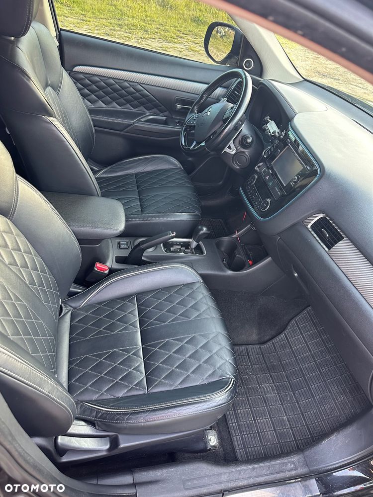 Mitsubishi Outlander - 8
