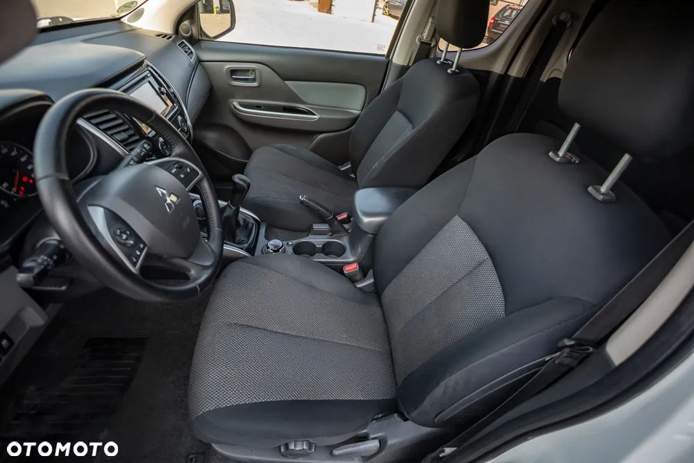 Mitsubishi L200 2.4 d DC Intense + - 16