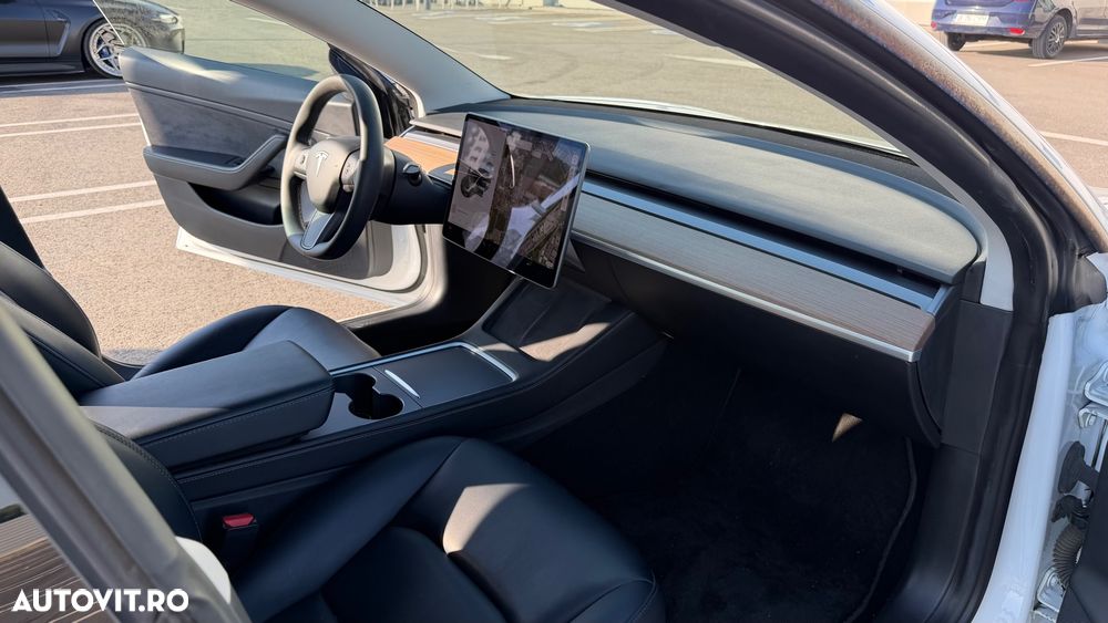 Tesla Model 3 Long Range - 7