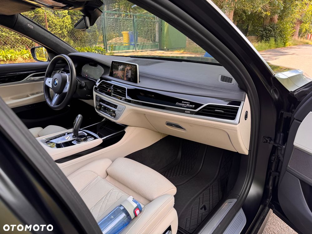 BMW Seria 7 750i xDrive - 5