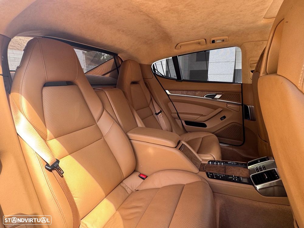 Porsche Panamera Turbo PDK - 9