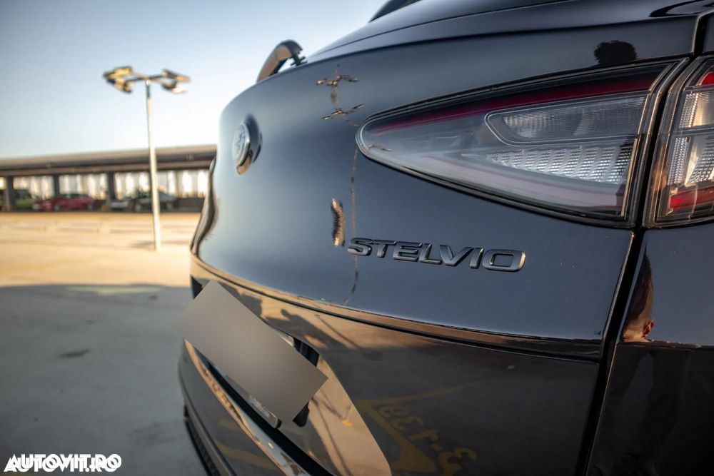 Alfa Romeo Stelvio V6 2.9 Bi-Turbo AT8-Q4 Quadrifoglio - 7