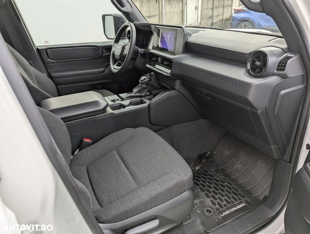 Toyota Land Cruiser 300 - 21