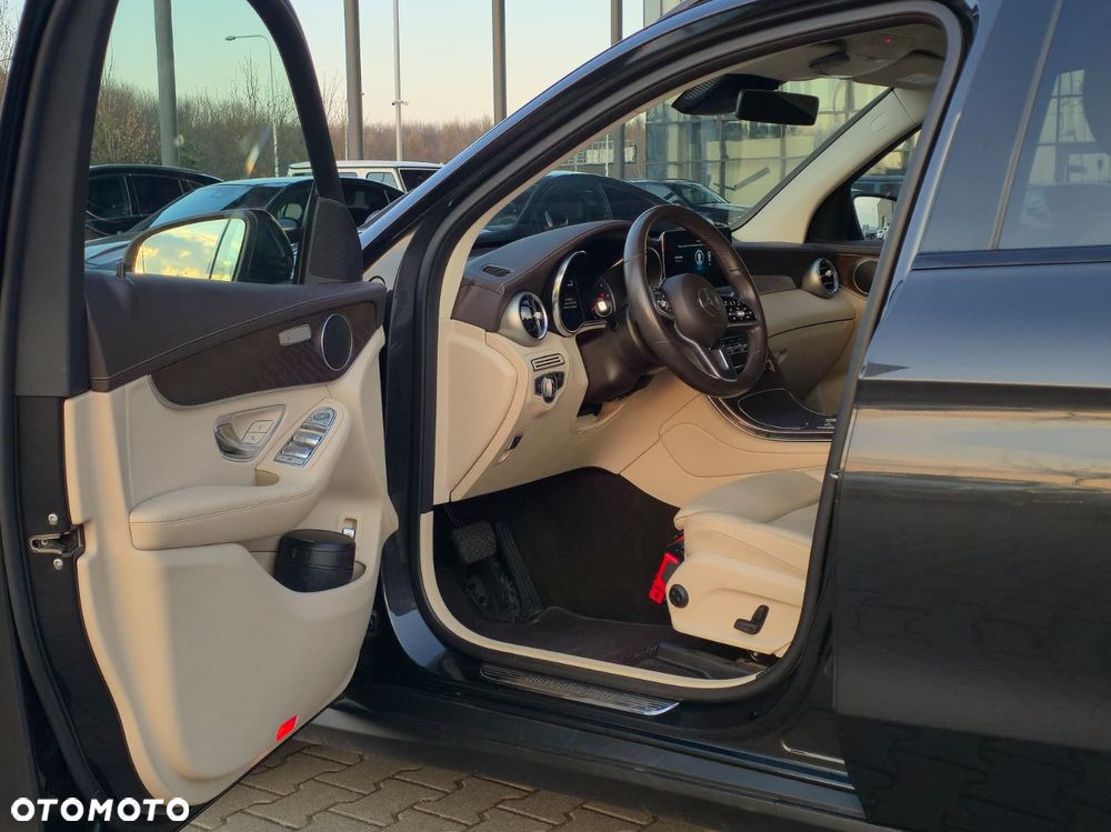 Mercedes-Benz GLC 200 d 4Matic 9G-TRONIC AMG Line - 9