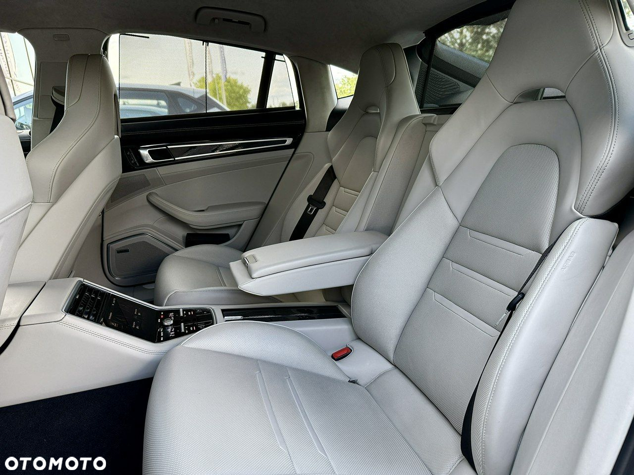 Porsche Panamera - 11
