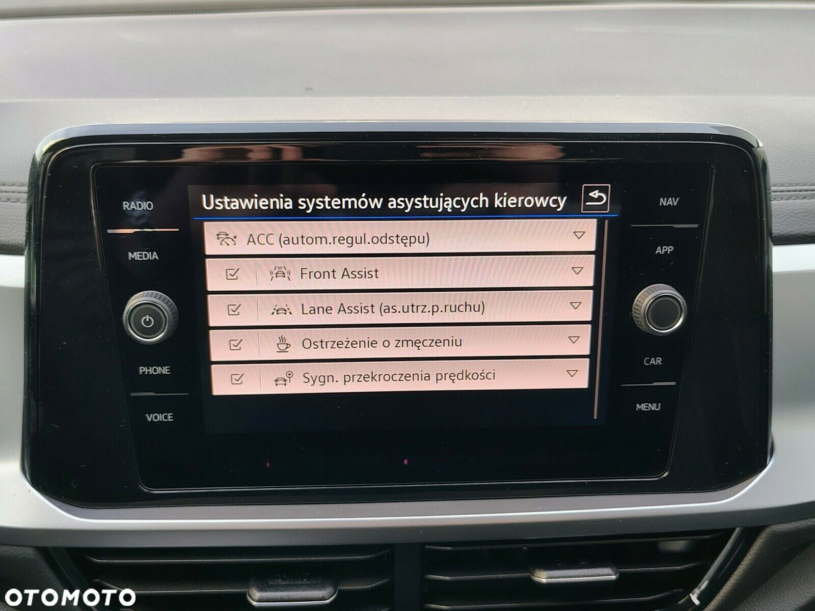Volkswagen T-Roc - 19