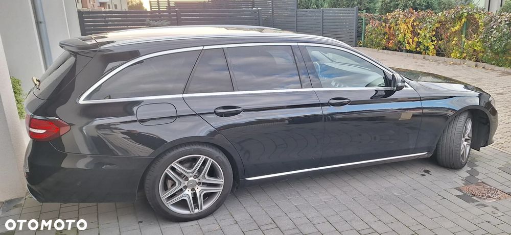 Mercedes-Benz Klasa E 220 d 4Matic T 9G-TRONIC Exclusive - 3