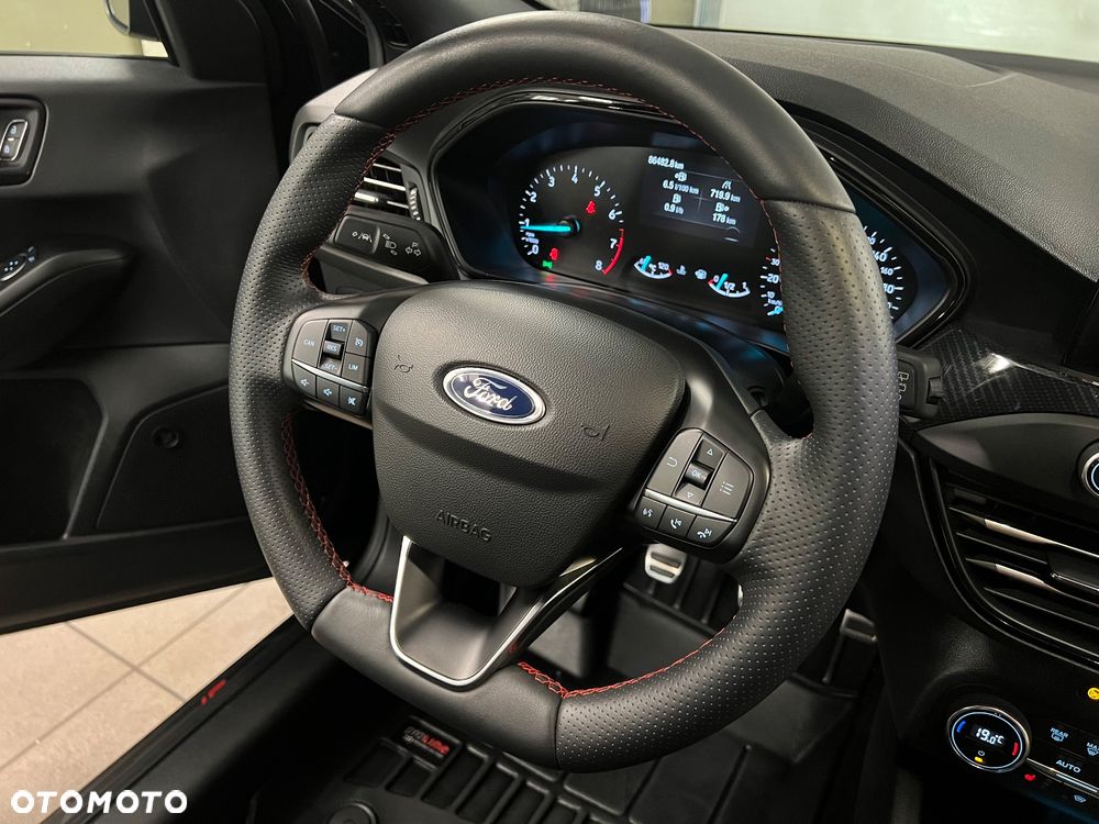 Ford Focus 1.5 EcoBoost ST-Line - 26