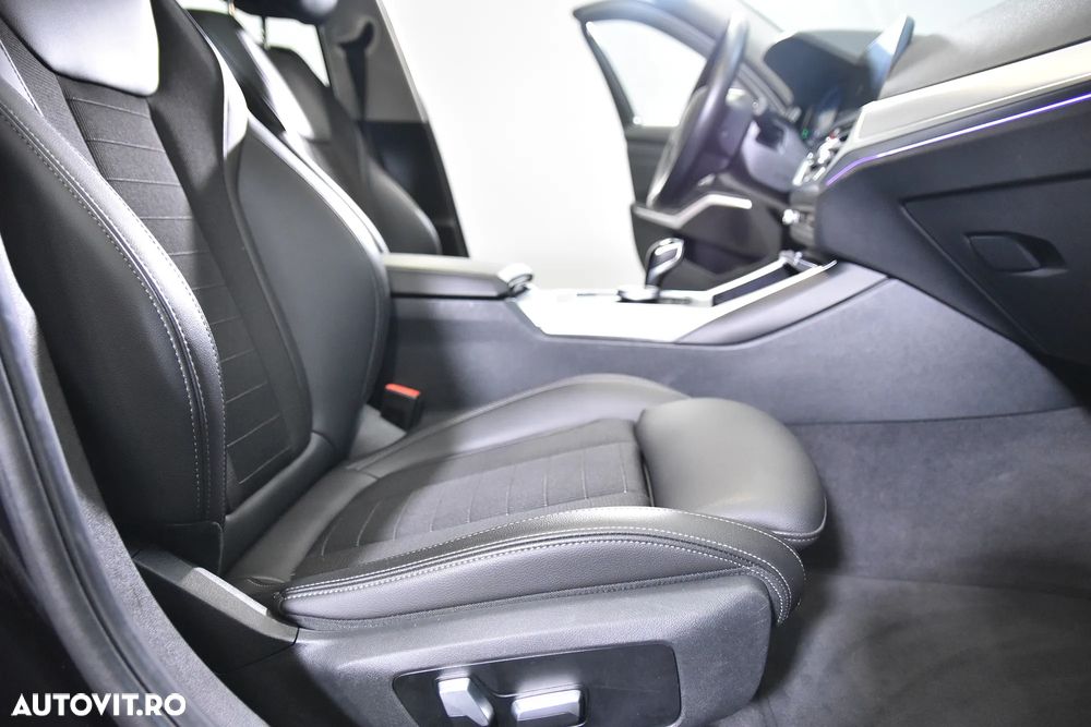 BMW Seria 3 330i xDrive AT - 11