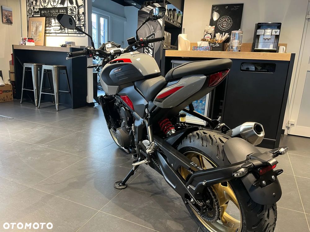 Triumph Trident - 17