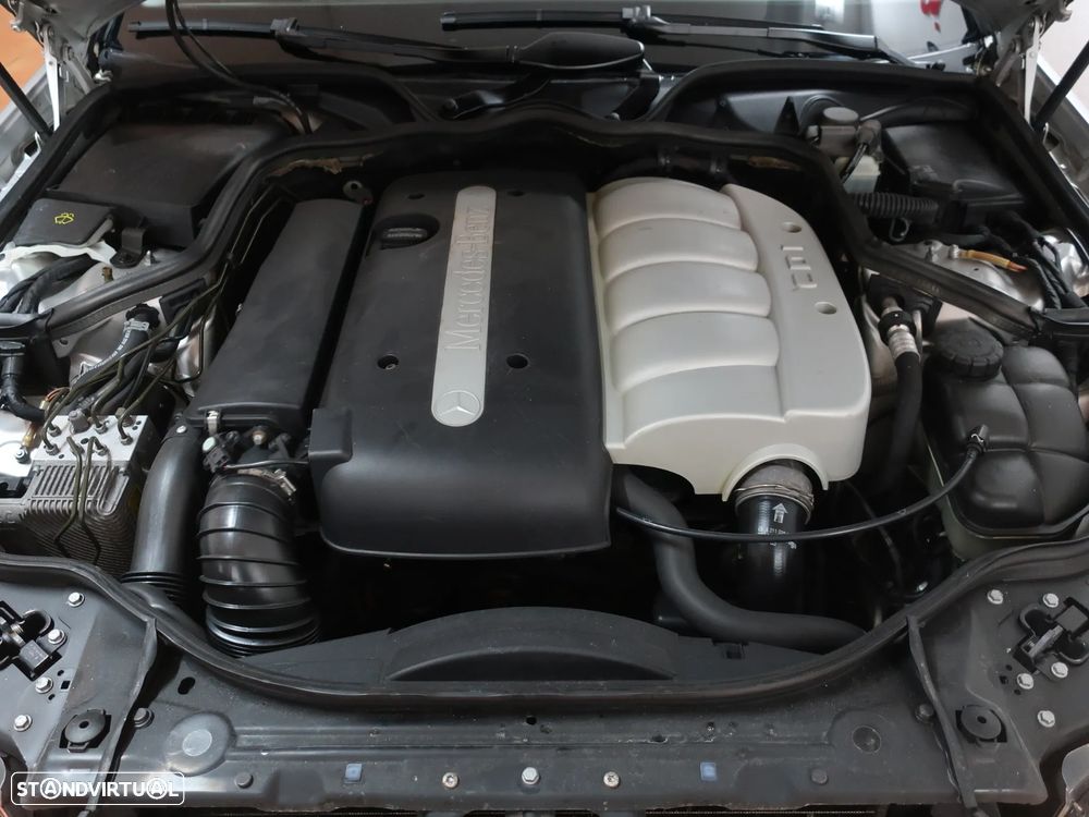Mercedes-Benz E 220 CDI Auto Avantgarde - 4